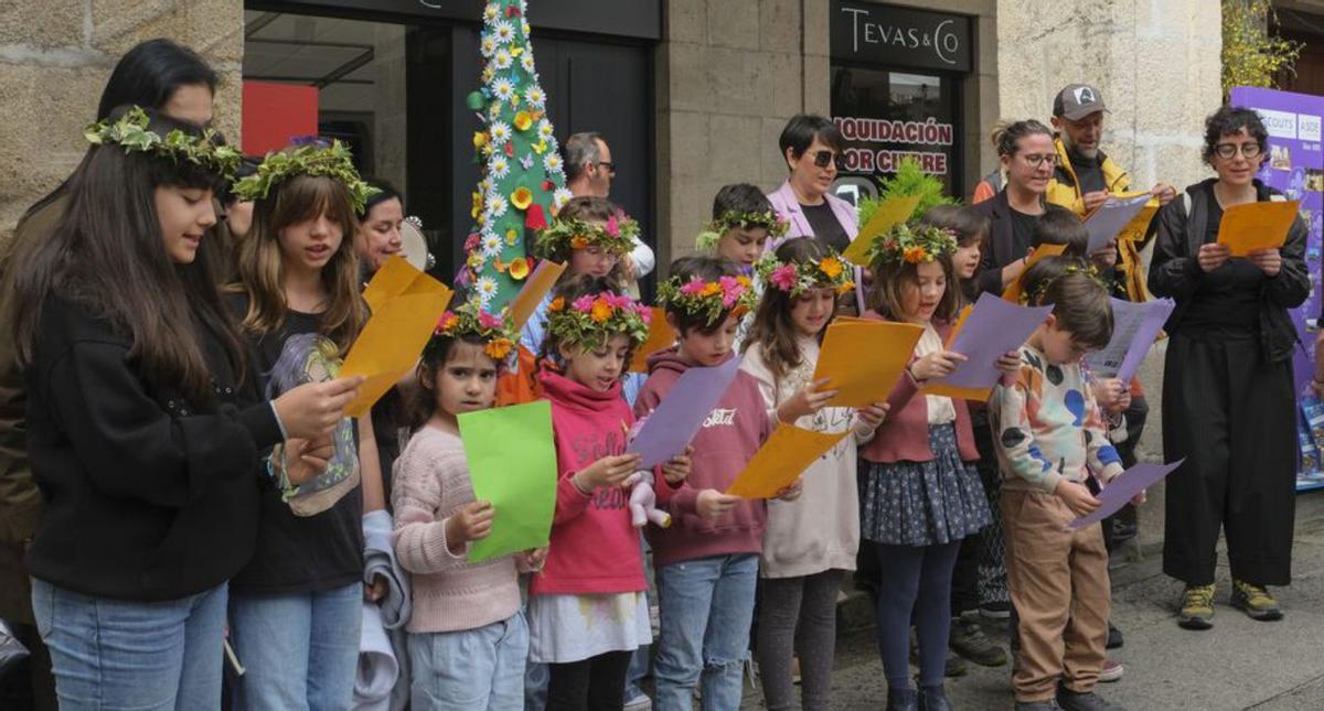 Uno de los grupos participantes entona sus coplas. | Roi Cruz