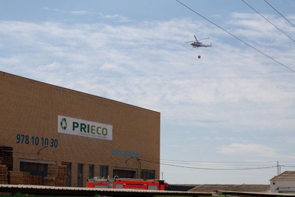 Un incendio en Aldaia es visible a varios kilómetros