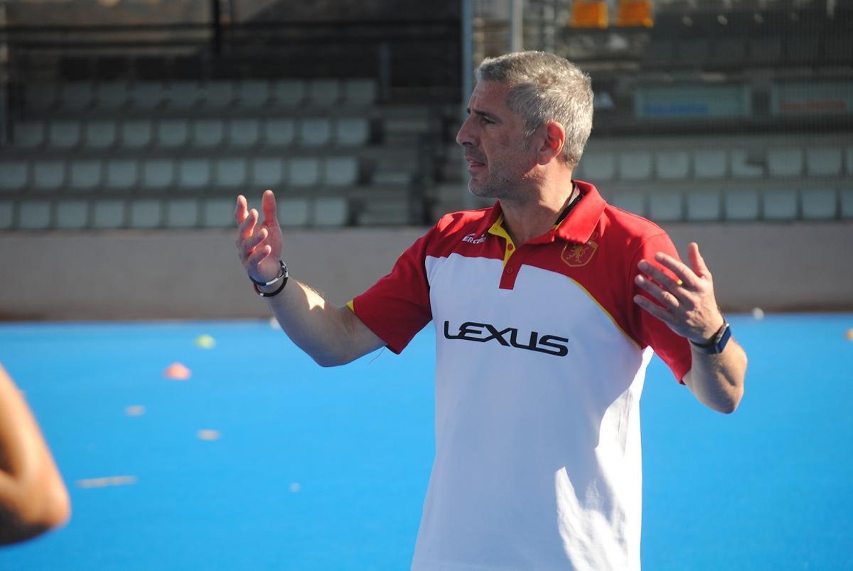 Entrenamiento táctico, físico, sesiones en el gimnasio, fueron algunas de las actividades que realizaron las jugadoras a las órdenes del seleccionador nacional, Carlos García Cuenca.