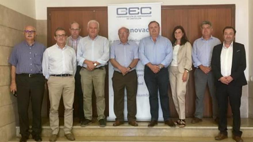 Los representantes de Coepa, la CEC y Cepyme Alicante, ayer.