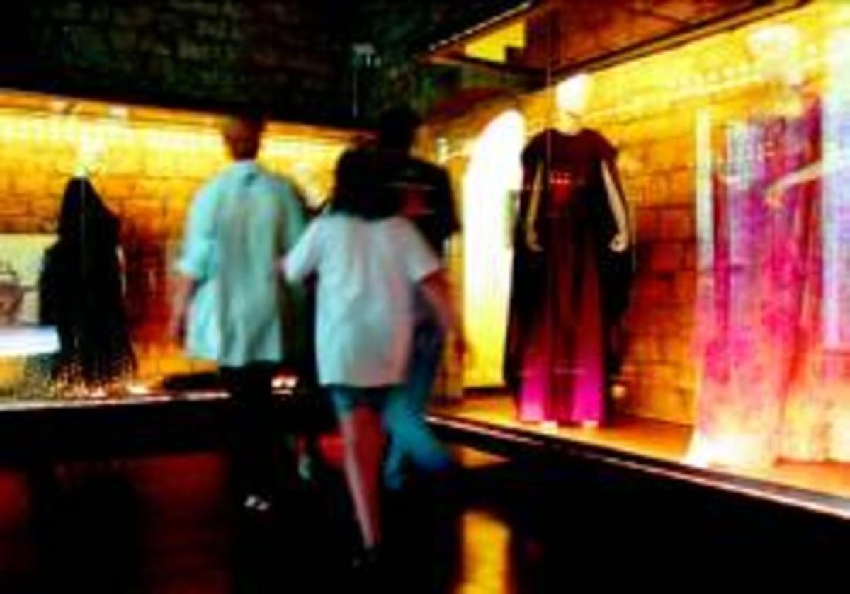 Una de les sales del desaparegut Museu Tèxtil i de la Indumentària, l’any 2000.