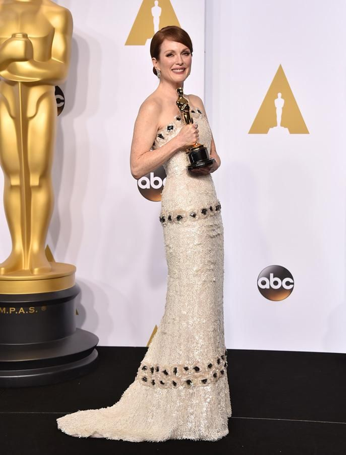 Julianne Moore de Chanel Haute Couture en los Premios Oscar 2015