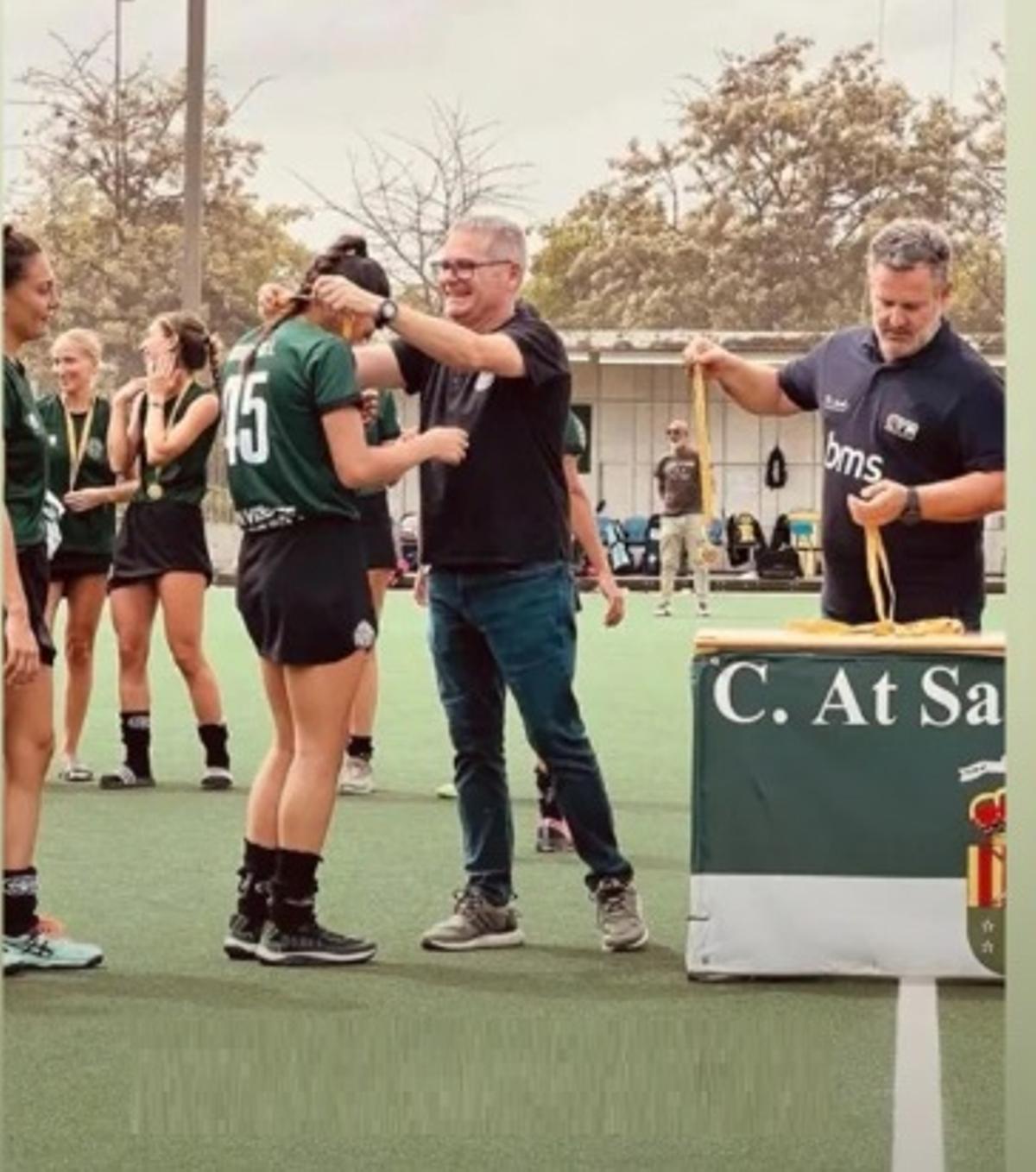 En la categoría femenina, el CA San Vicente se proclamó campeón de la Copa FHCV tras empatar 3 a 3 ante el CH Xaloc en una apasionante final.