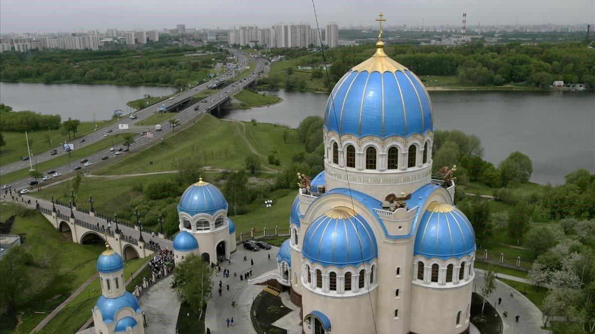zentauroepp1896487 a view of the trinity cathedral at the outskirts of moscow  200421161936