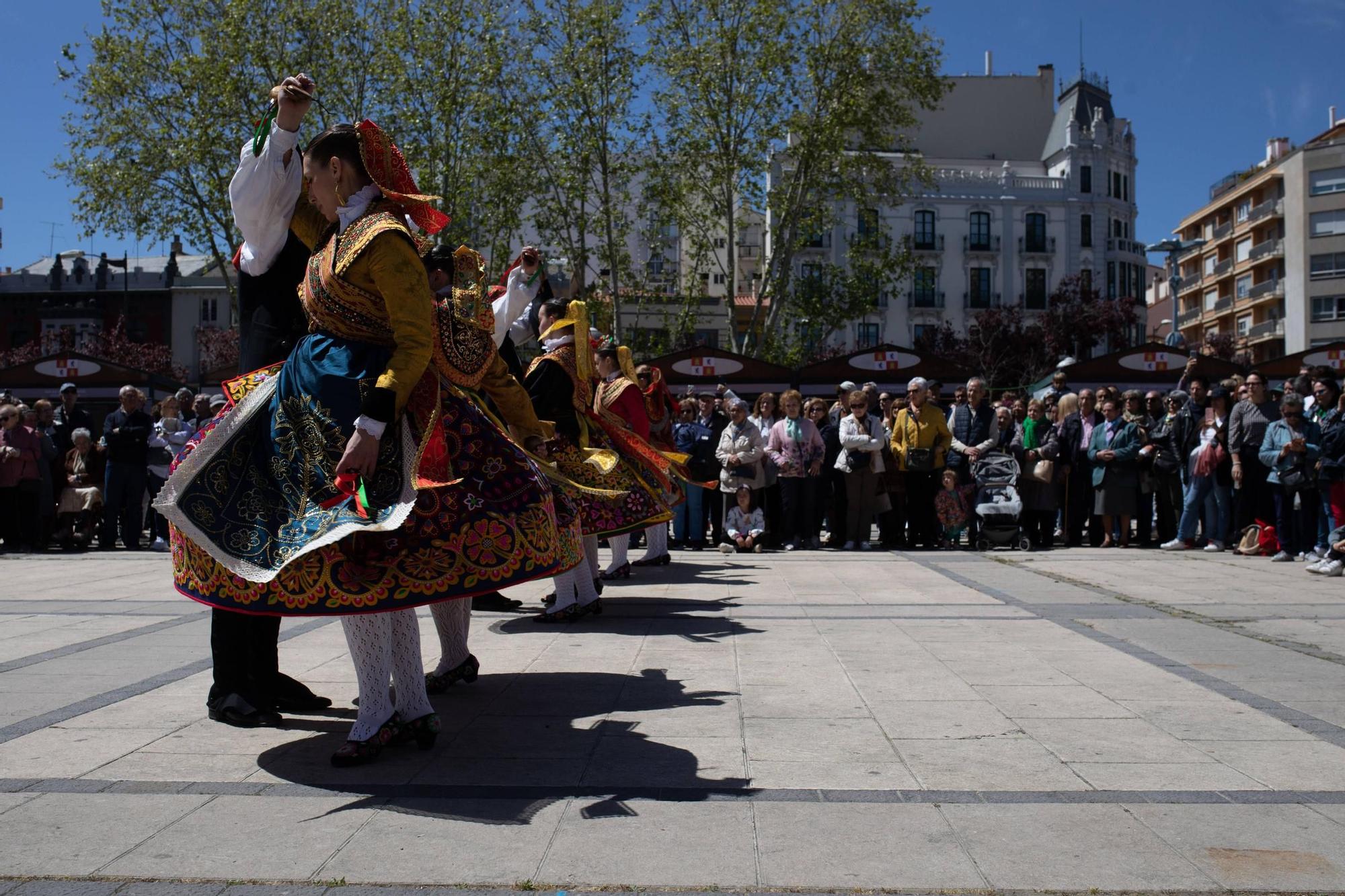 Grupo de Coros y Danzas doña Urraca