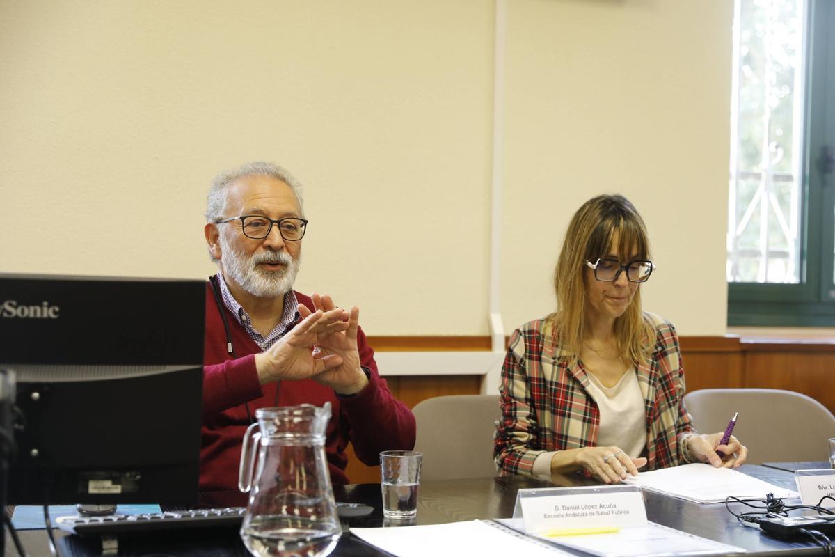 Daniel López Acuña y Luz Mar González.