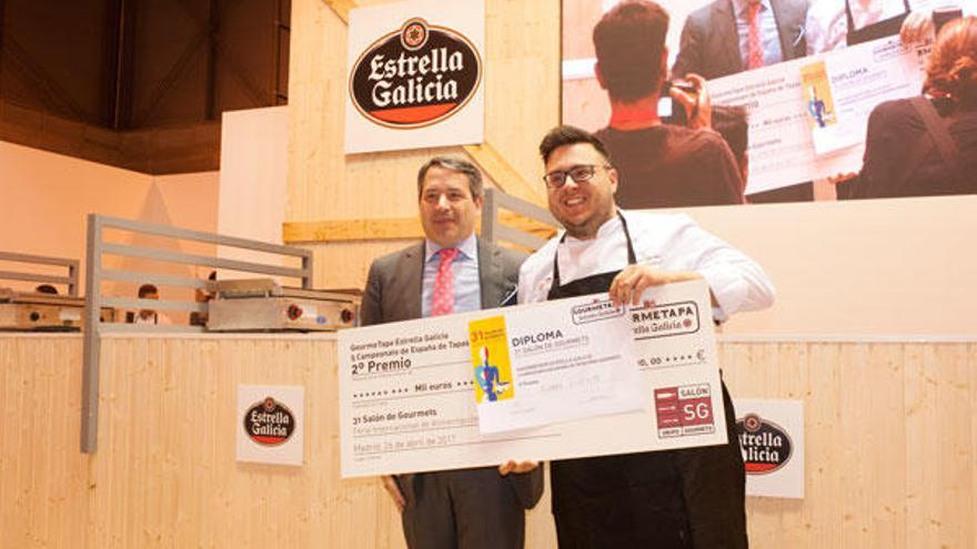 El cocinero de Magna Garden Álvaro Vicente gana el segundo premio.