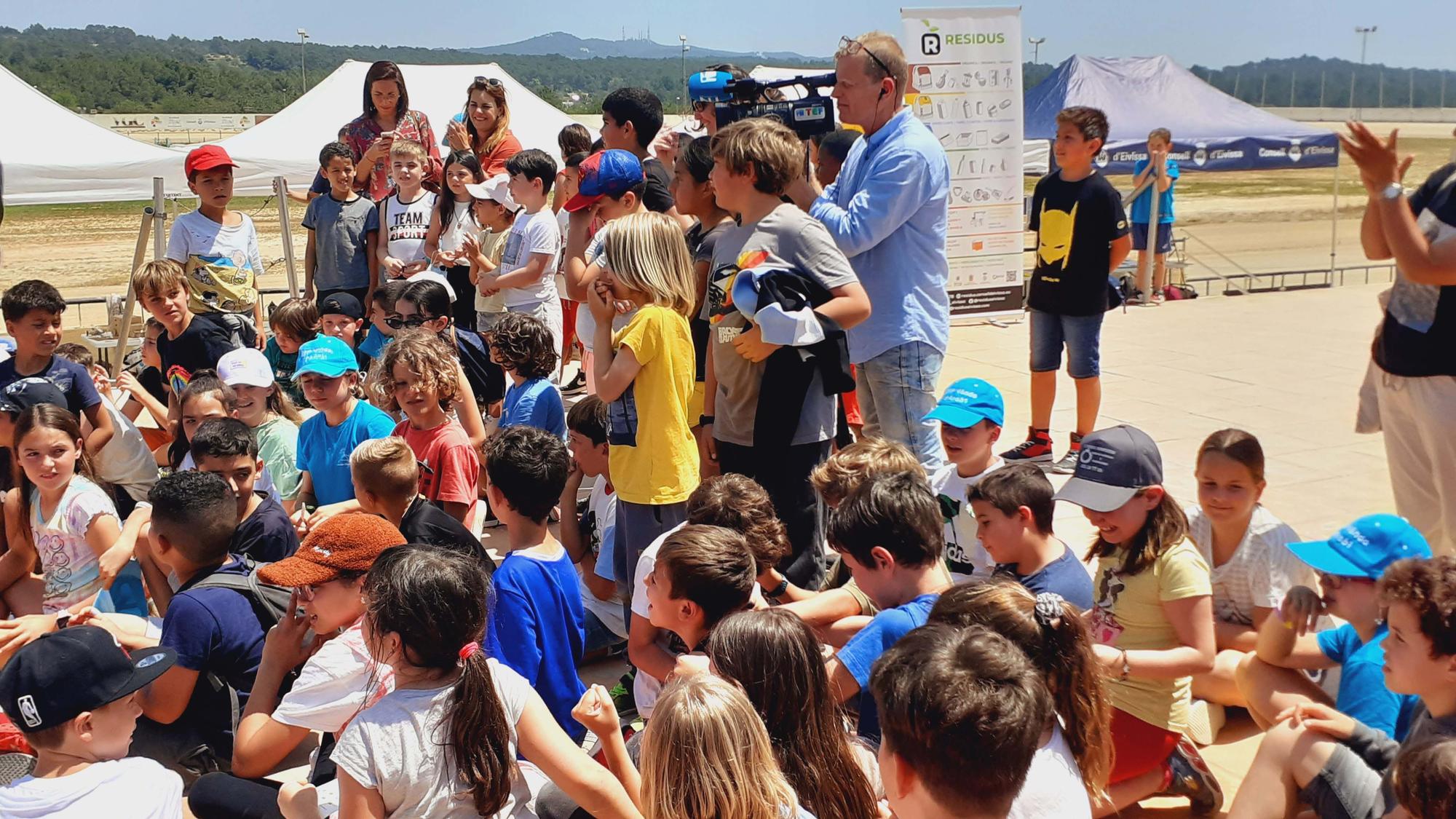 Pequeños maestros del reciclaje en Ibiza