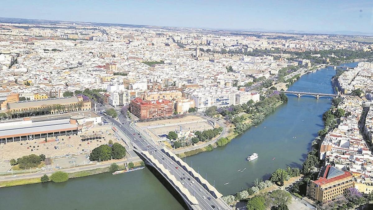 El río Gudalquivir a su paso por Sevilla