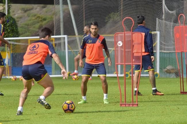 Entrenamiento de la UD Las Palmas en la mañana ...