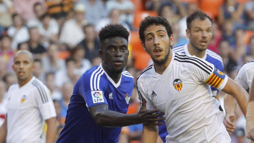 Parejo, en un lance del Valencia.-Betis