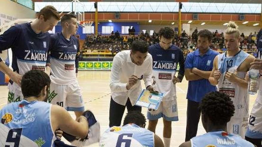 El banquillo zamorano en un tiempo muerto.