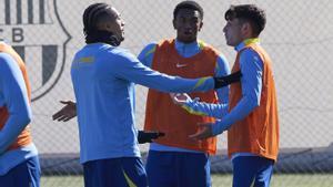 Flick troba a faltar un líder, però recupera ja Pedri