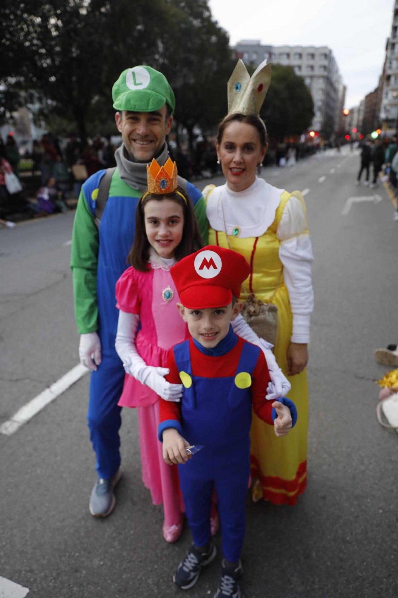 Así fue el multitudinario desfile del Antroxu de Gijón (en imágenes)