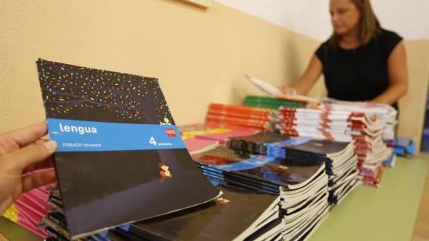 Sólo 1 de cada 5 alumnos entregó los libros de texto para recibir 100 euros