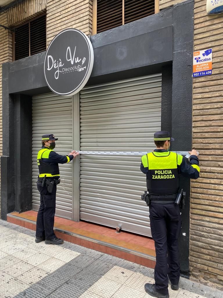 Cierre de Deja Vu en la calle Dato de Zaragoza.