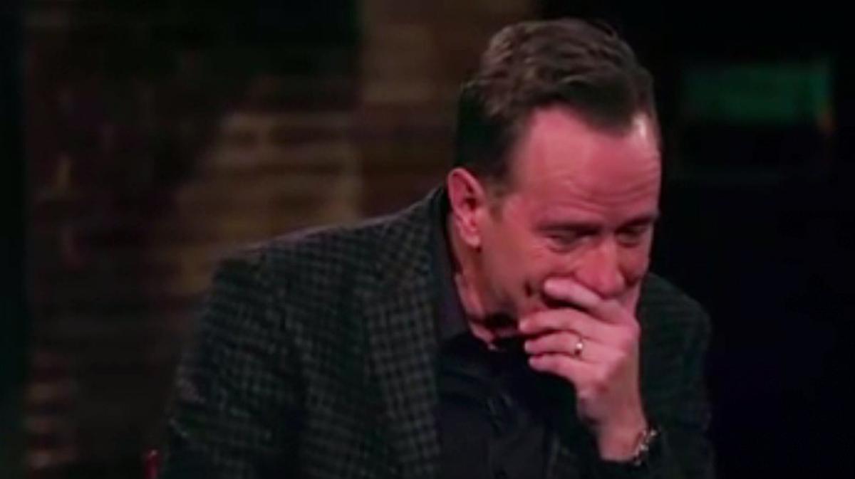 Bryan Cranston rompe a llorar al recordar una escena de la segunda temporada de la serie ’Breaking Bad’.