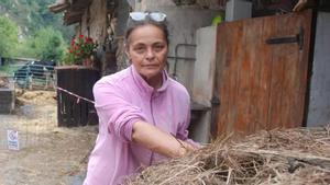 María del Mar Berjón, ayer, junto a la cuadra donde tiene sus vacas