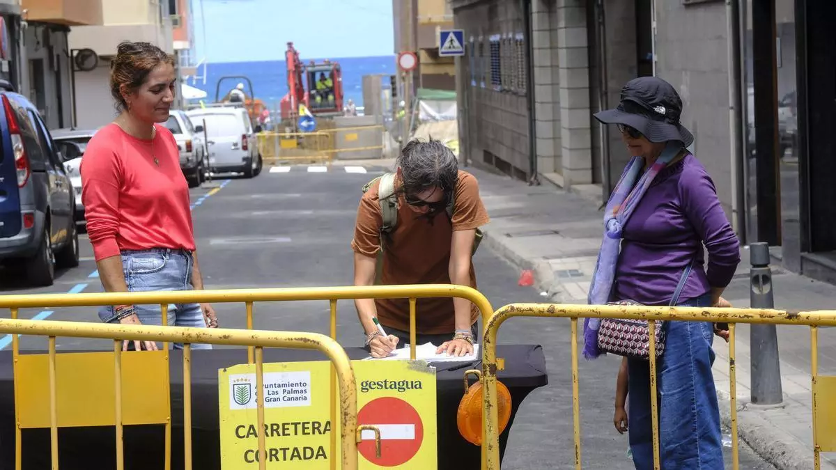 El sueño de tres calles de Guanarteme: vivir sin 150 guaguas pasando cada día