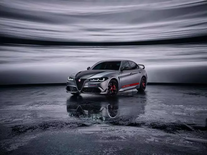 Alfa Romeo Giulia Quadrifoglio Luna Rossa