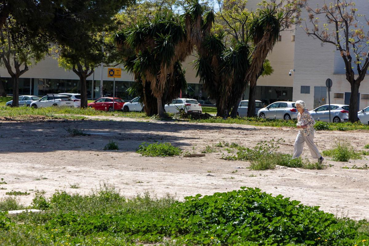 Espacio donde estaba previsto construir el nuevo centro de día de oncología del Hospital de Sant Joan