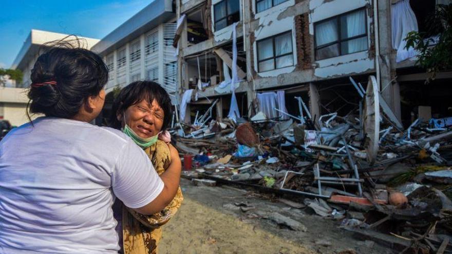 Sobrevivientes del terremoto y tsunami en Indonesia sufren por escases de alimentos