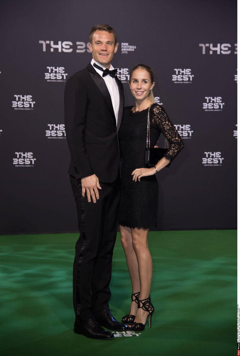 Manuel Neuer y su pareja en los premios 'The Best'