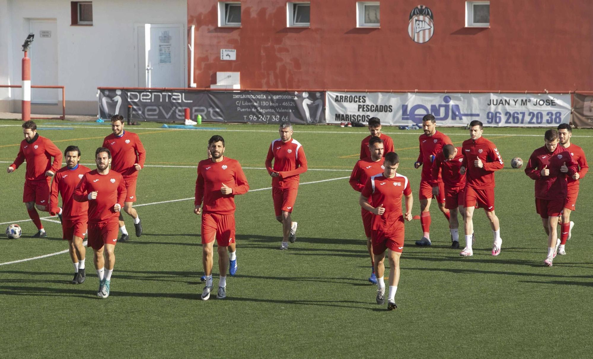 El Atletico Saguntino ya entrena en el campo del Acero CD