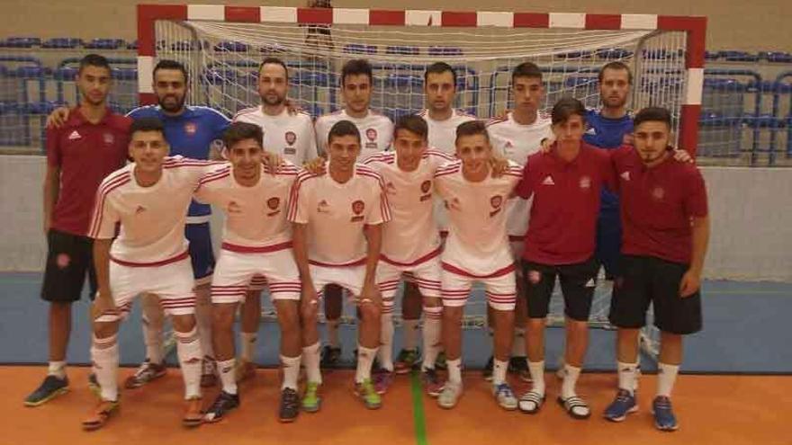 La plantilla que jugó contra el Guijuelo en el municipal de Villares de la Reina (Salamanca).