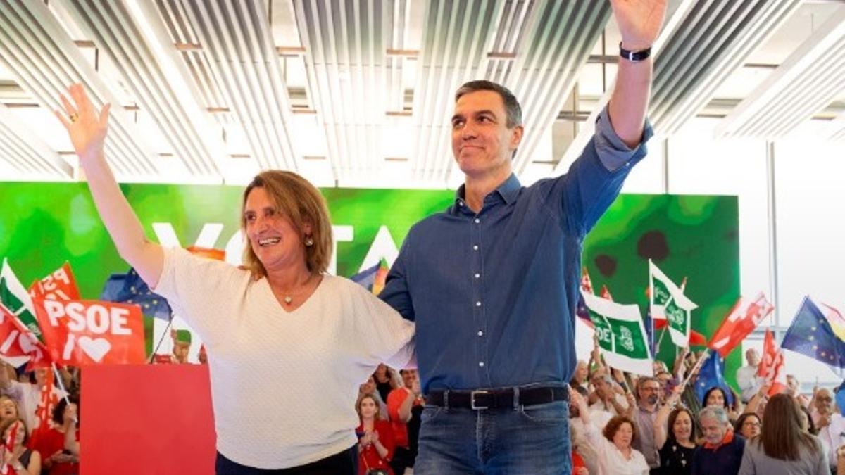 Pedro Sánchez y Teresa Ribera.