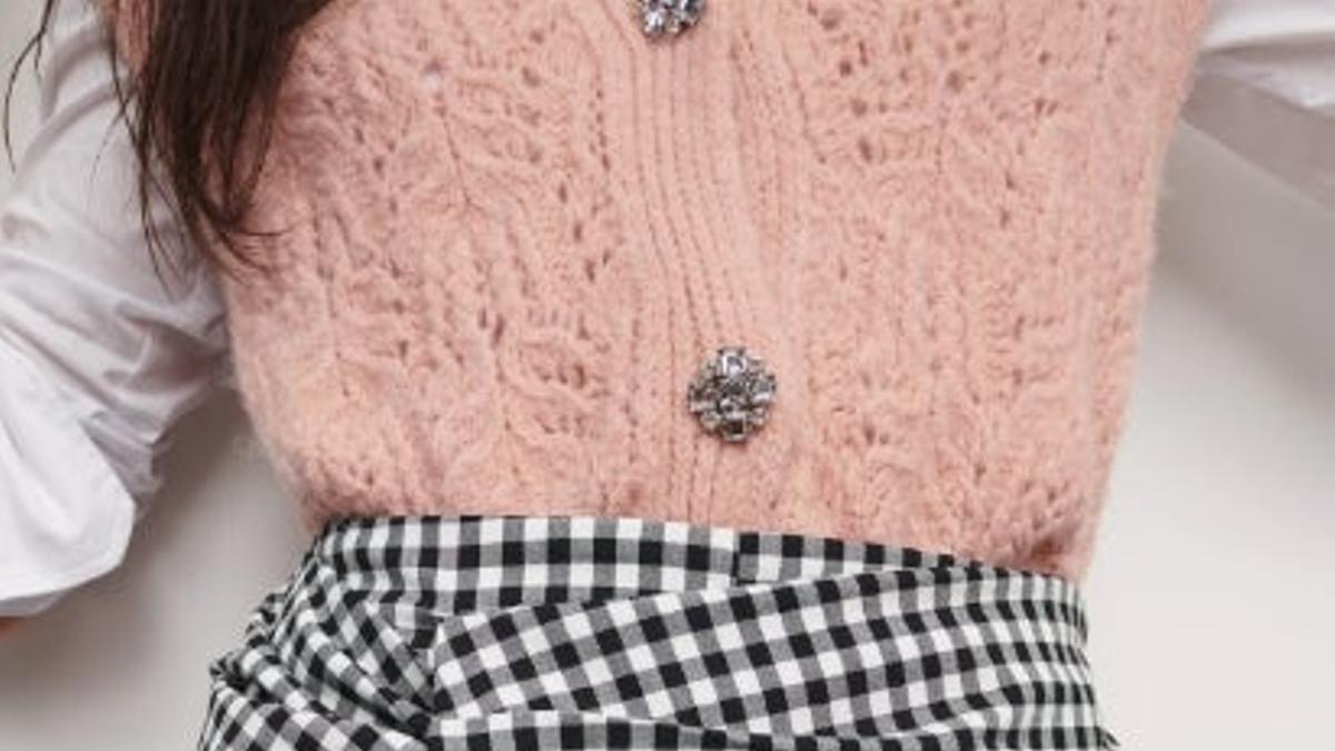 Sí al cuadrito vichy: la falda viral de Zara de 2016, ahora en versión 'bermudaskirt'