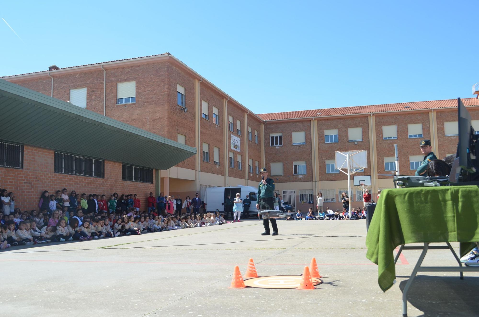 GALERÍA | Exhibición de medios de la Guardia Civil de Zamora ante más de medio millar de estudiantes