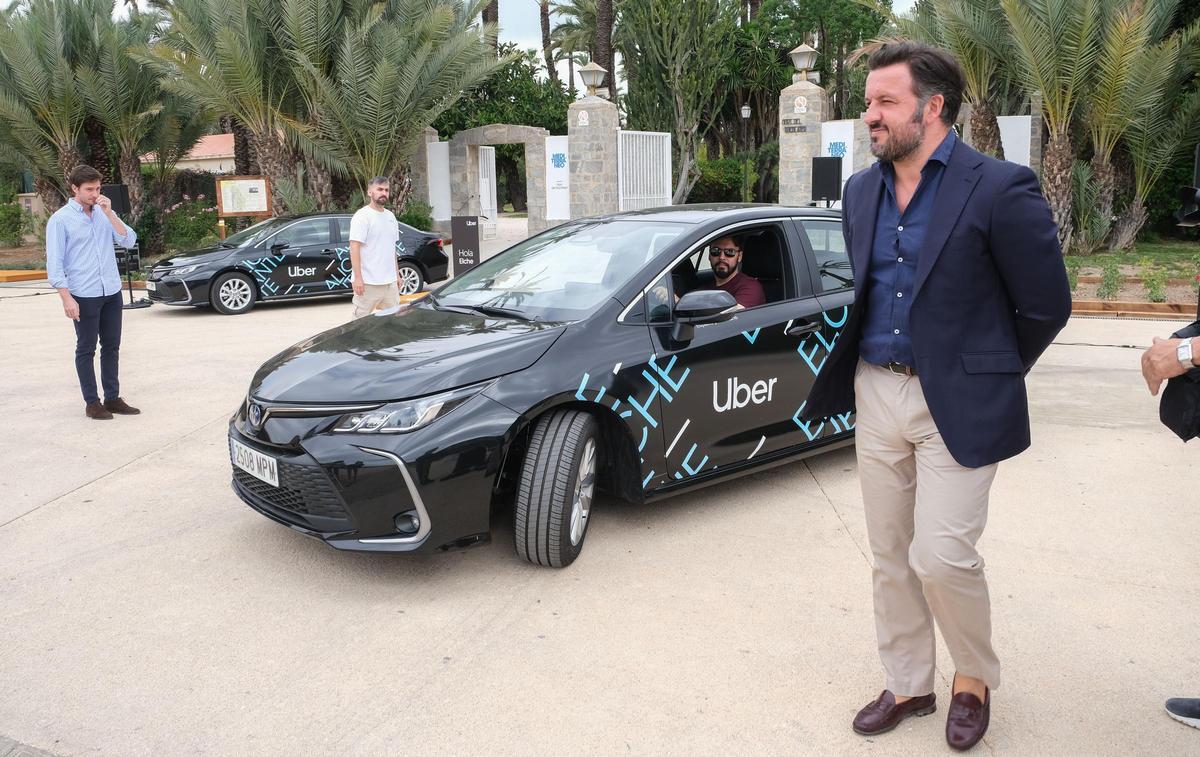 El alcalde de Elche en la presentación de Uber en la ciudad