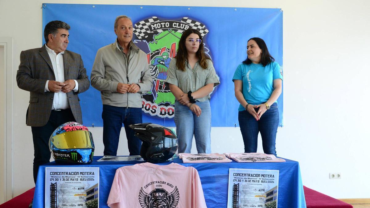 De izq. a dcha.: el diputado provincial Ricardo Martínez; el delegado territorial de la Xunta, Agustín Reguera; la concejala de Cultura de Bueu, Carmen García; y la representante del Motoclub Moteros do Morrazo Tania Loira.