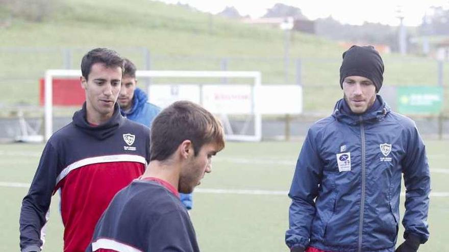 Viesca, en primer término, con Borja (izquierda) y Trabanco.