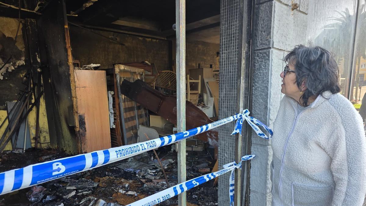 Así ha quedado la mueblería abandonada de Avilés que fue pasto de las llamas
