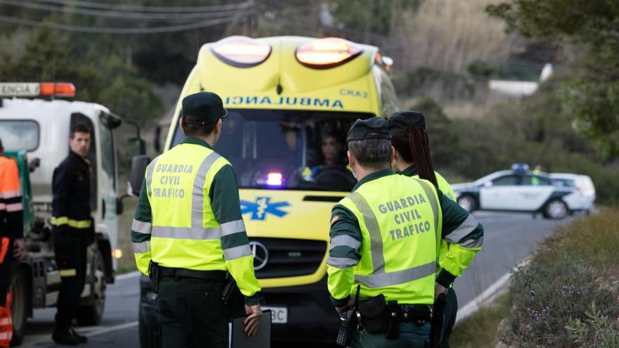 Muere una joven de 22 años al chocar la moto en la que viajaba contra un coche en Ibiza