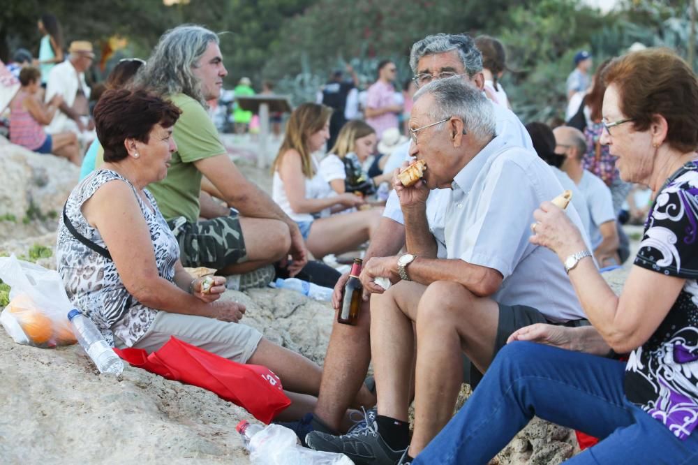 Para celebrar la conquista catalana de Ibiza que se produjo el 8 de agosto de 1235, ibicencos, visitantes y residentes se divirtieron ayer por la tarde en Puig des Molins