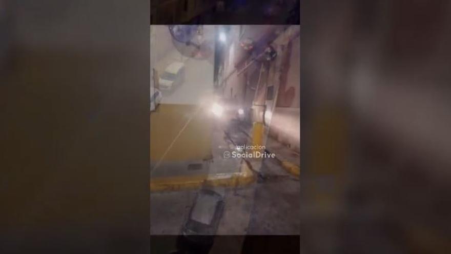 Persecución policial que acaba con unos ladornes encajados en un callejón