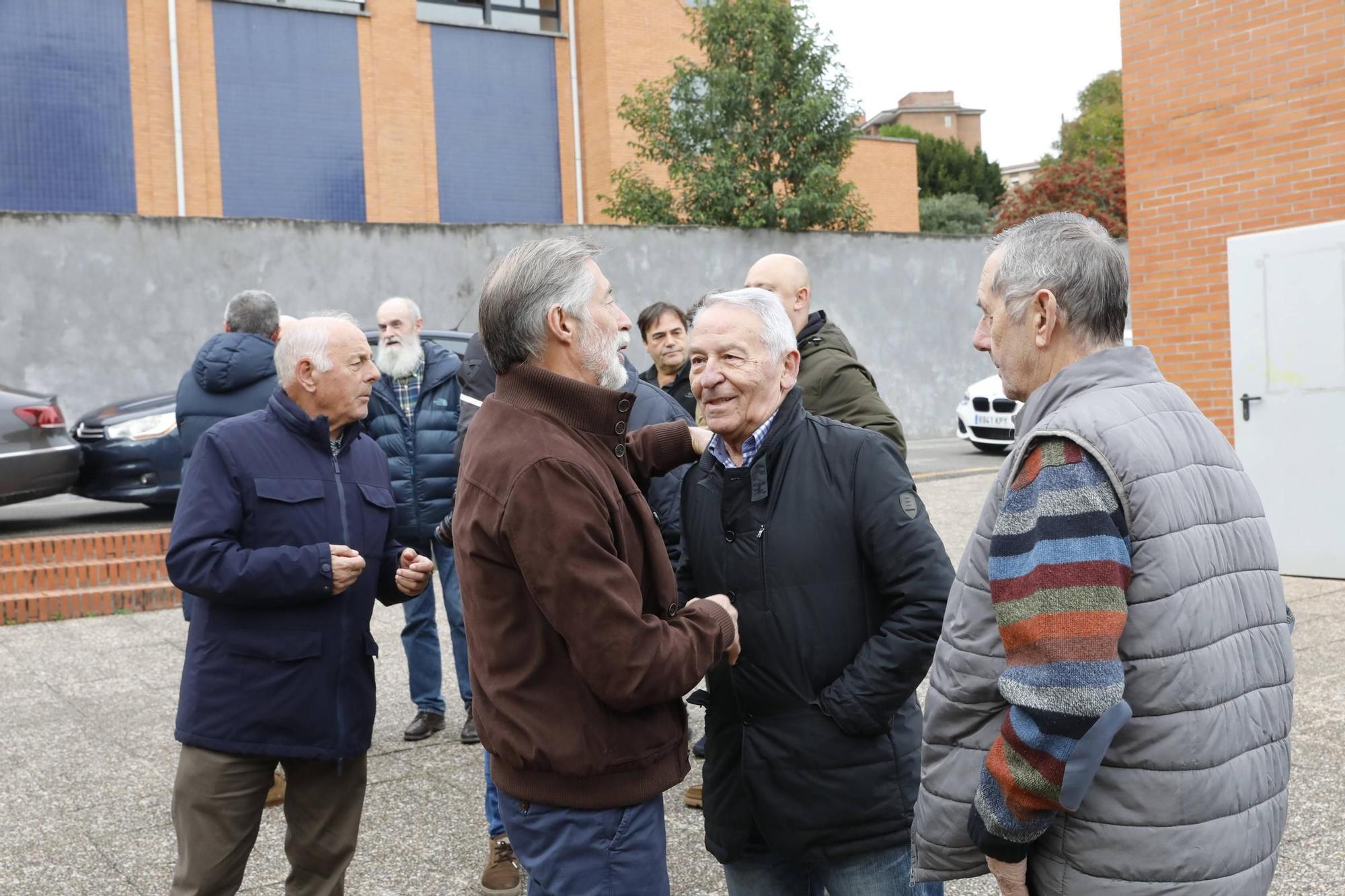 El funeral por Roberto Entrialgo, exdirectivo y precursor de la mejor época del Sporting, en imágenes