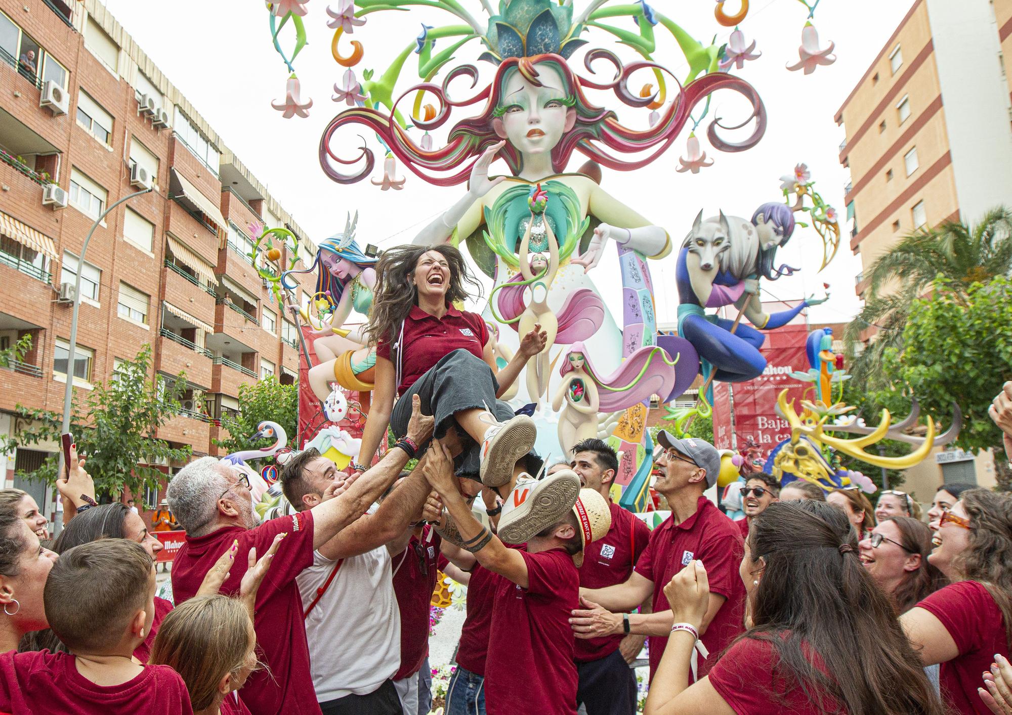 Detalles y celebracion de la hoguera Florida Portazgo, de Pere Baenas, ganadora de la Especial