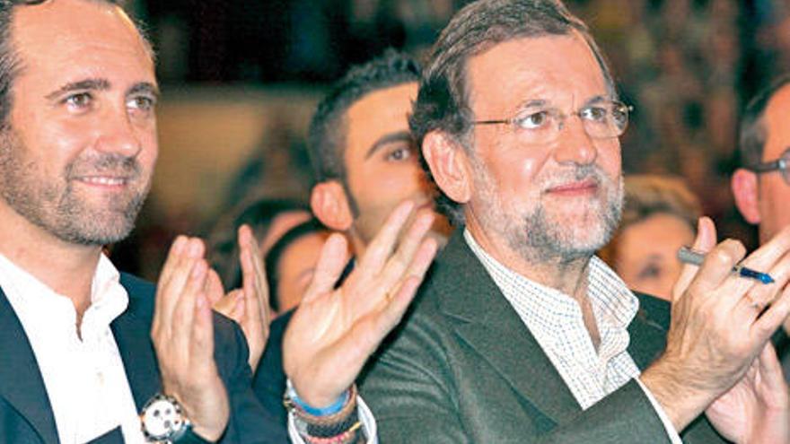 Rajoy, junto a José Ramón Bauza.