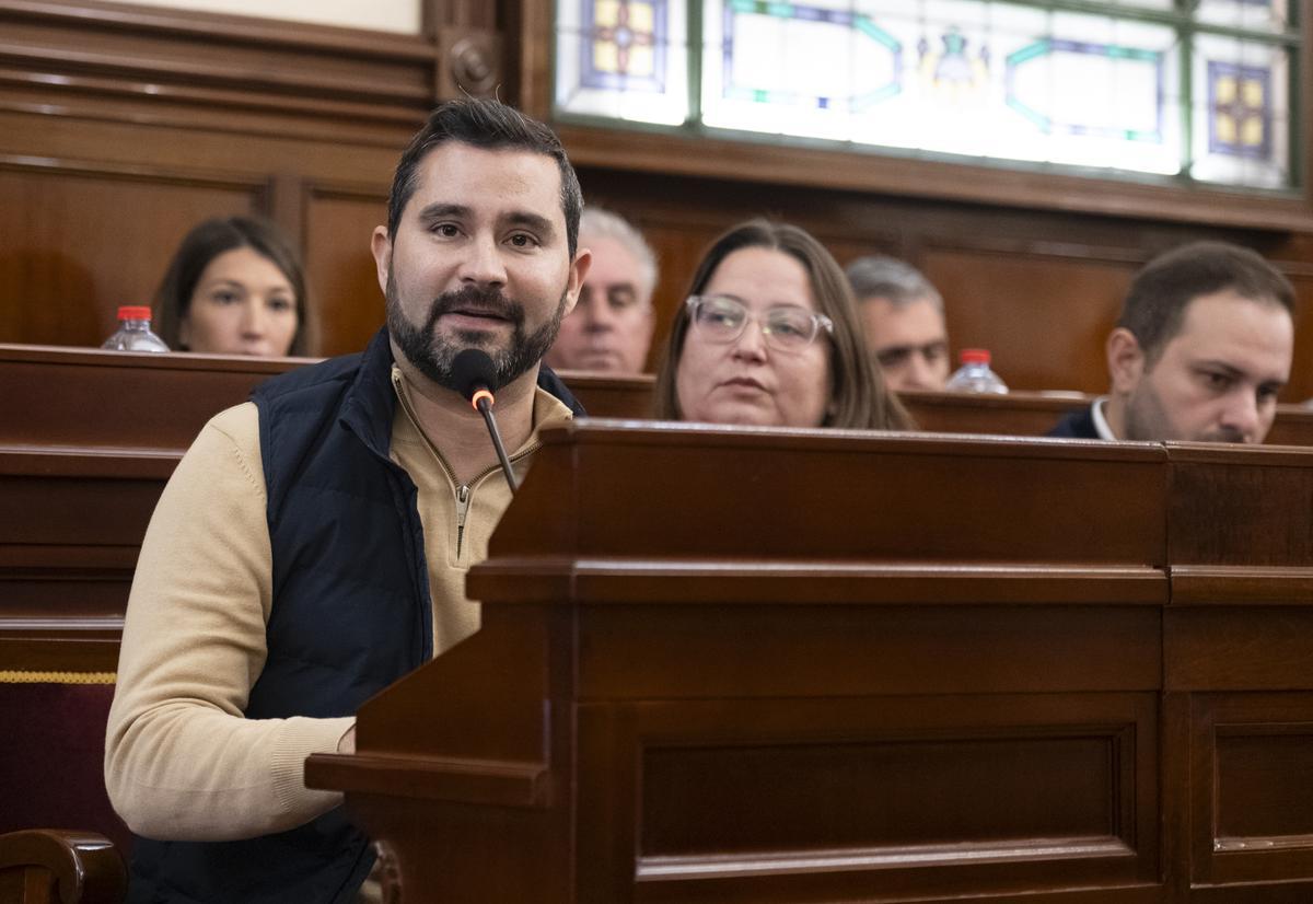 El portavoz del PSPV de Castellón en la Diputación, Samuel Falomir, en un pleno.