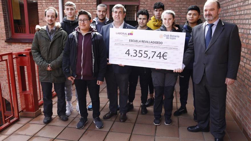 El Rotary Club dona 6.355 euros a los alumnos del Revillagigedo
