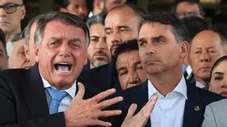 La ultraderecha de Brasil presiona para poner el libertad a Jair Bolsonaro antes de la posible toma de posesión de su hijo