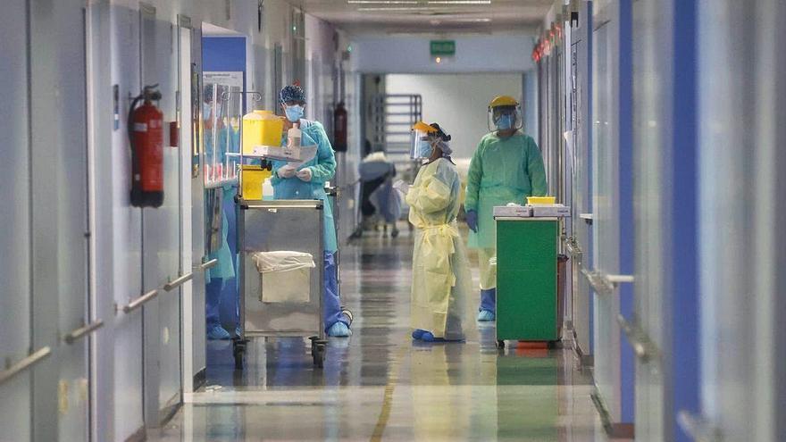 Una de las plantas covid del hospital Reina Sofía, donde también están paralizadas las prácticas clínicas.