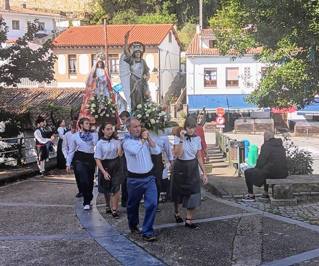 Tazones, honras a San Miguel y a la Virgen del Rosario