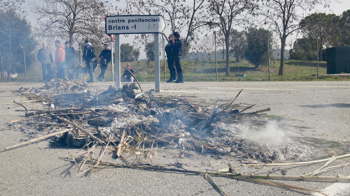 Protestas en los accesos a la cárcel de Brians para pedir mayor seguridad