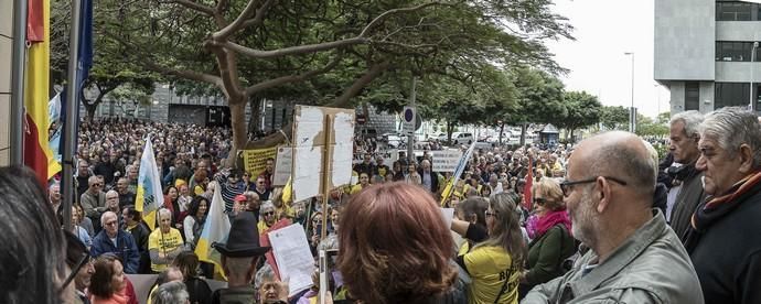 manifestación de jubilados frente a la gestoria ...