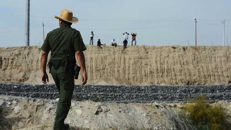 Los traficantes de personas se desplazan de EEUU a México para seguir con el negocio pese al bloqueo migratorio de Trump